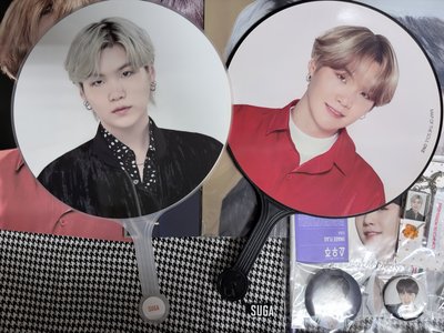 (現貨 整圖出）BTS SUGA 日周 日巡 世巡 相框 大扇 吊飾 小旗子 徽章 吊飾 立牌 演唱會 扇子 大王扇