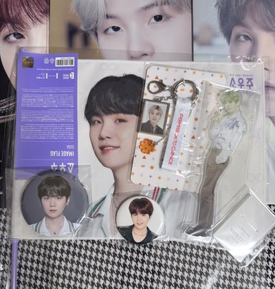 (現貨 整圖出）BTS SUGA 日周 日巡 世巡 相框 大扇 吊飾 小旗子 徽章 吊飾 立牌 演唱會 扇子 大王扇