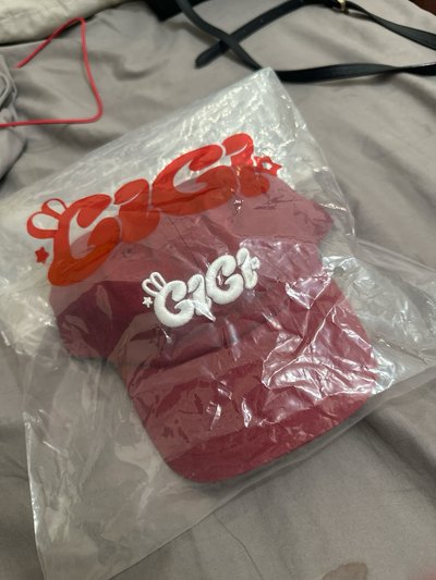 酒紅色帽