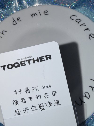 好喜歡MOA 像春天的花朵盛開在夏夜裡