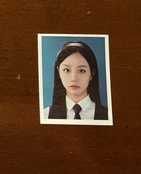 在伊證件照