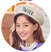 TWICE in Wonderland 徽章 
