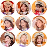TWICE in Wonderland 徽章