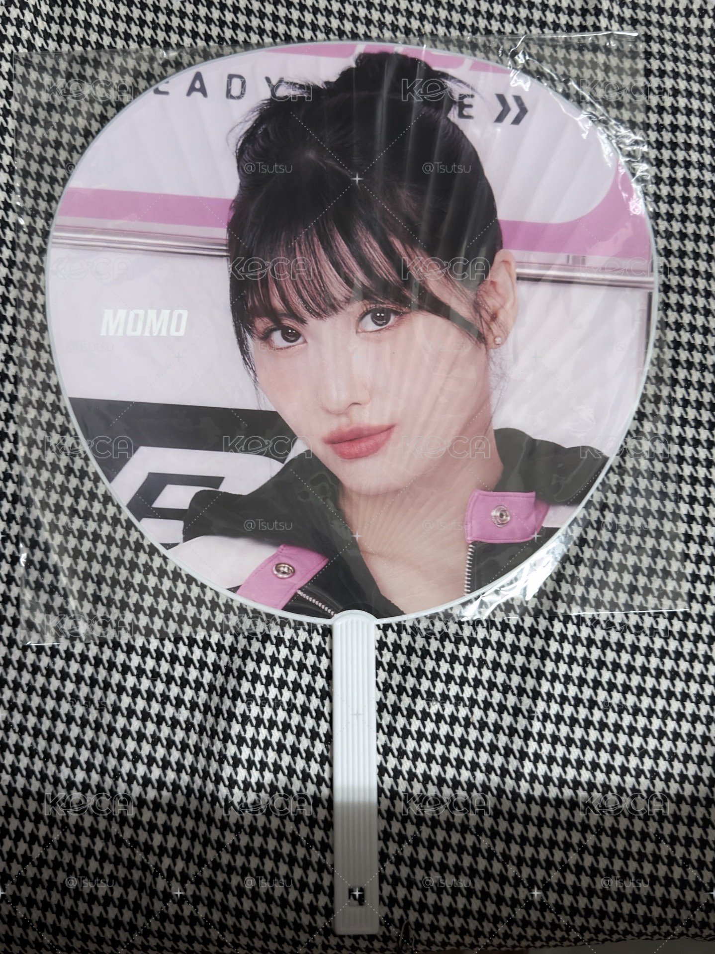 （全新未拆現貨 紙箱寄出 可當日寄出）twice momo 賽車桃 大扇 扇子