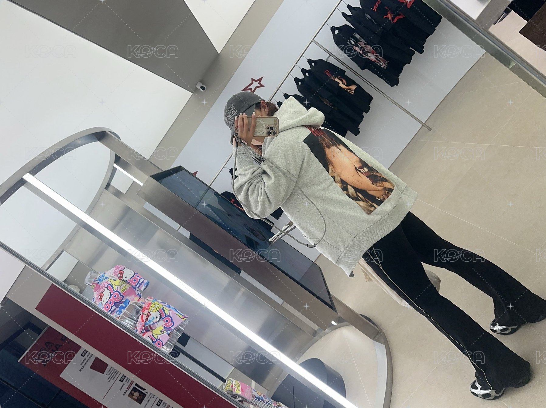 亞洲首發 淺色連帽外套(預購S/M/XL）示意圖為M