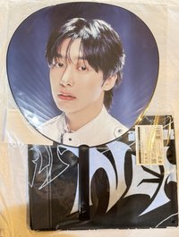 Hyungwon大扇+1條圍巾