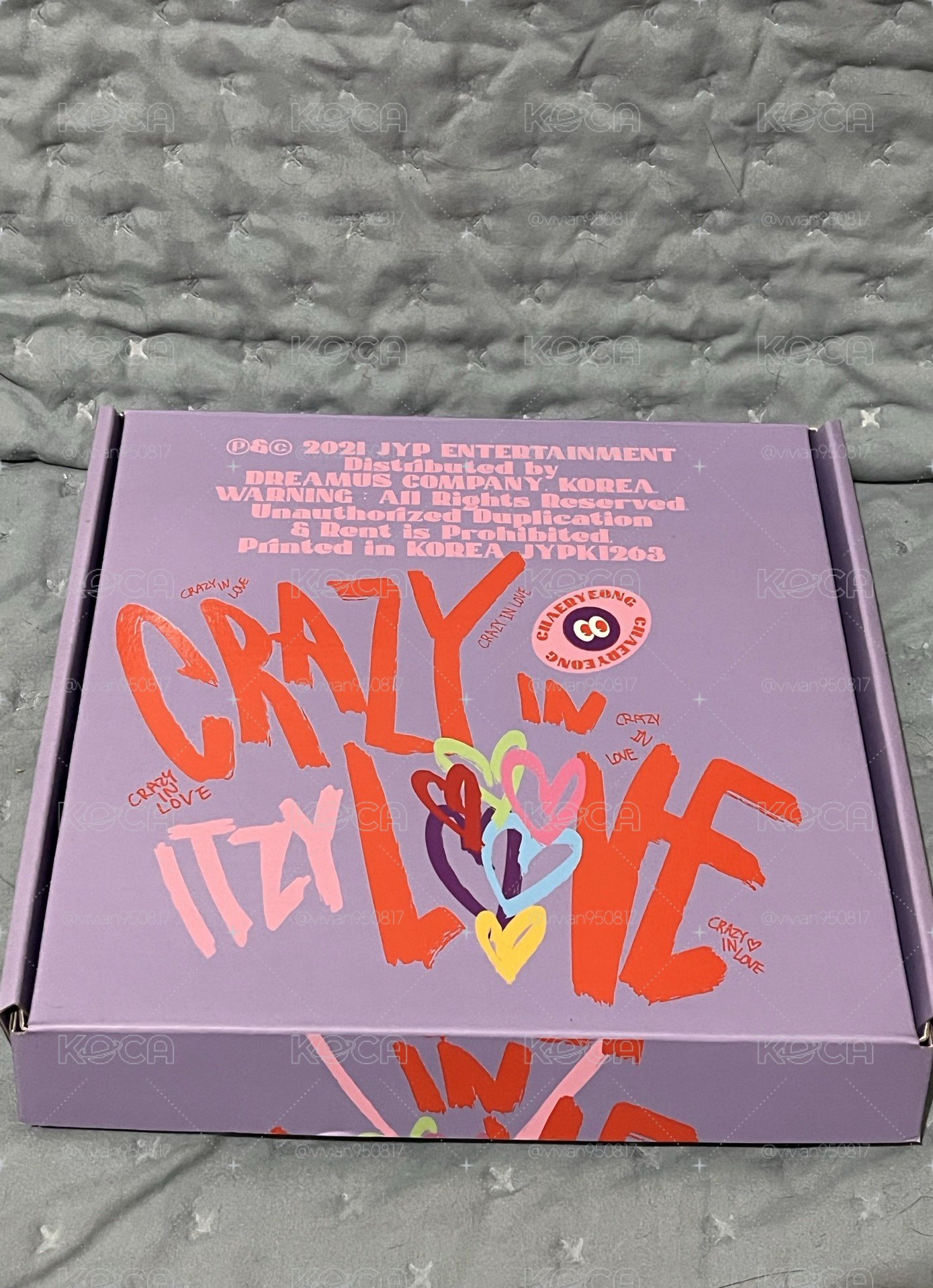 ITZY 的正規一專輯《CRAZY IN LOVE》