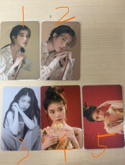 IU 李知恩 April 系列小卡