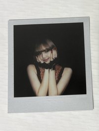 LALISA 捧臉拍立得莎