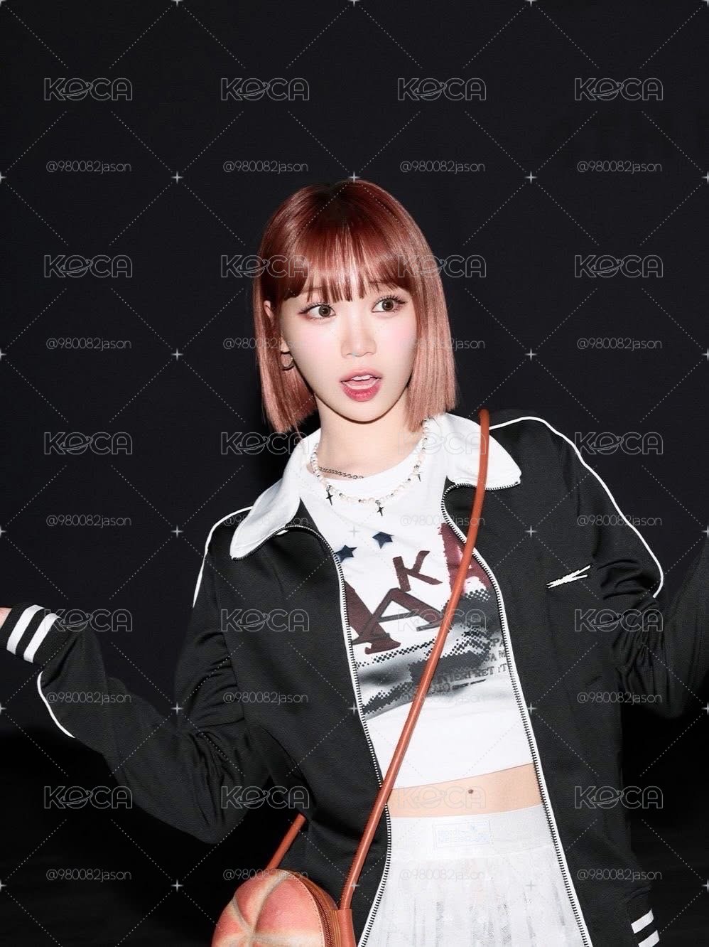 LE SSERAFIM 快閃店 POP-UP 周邊 世巡 娃娃 滿額卡
