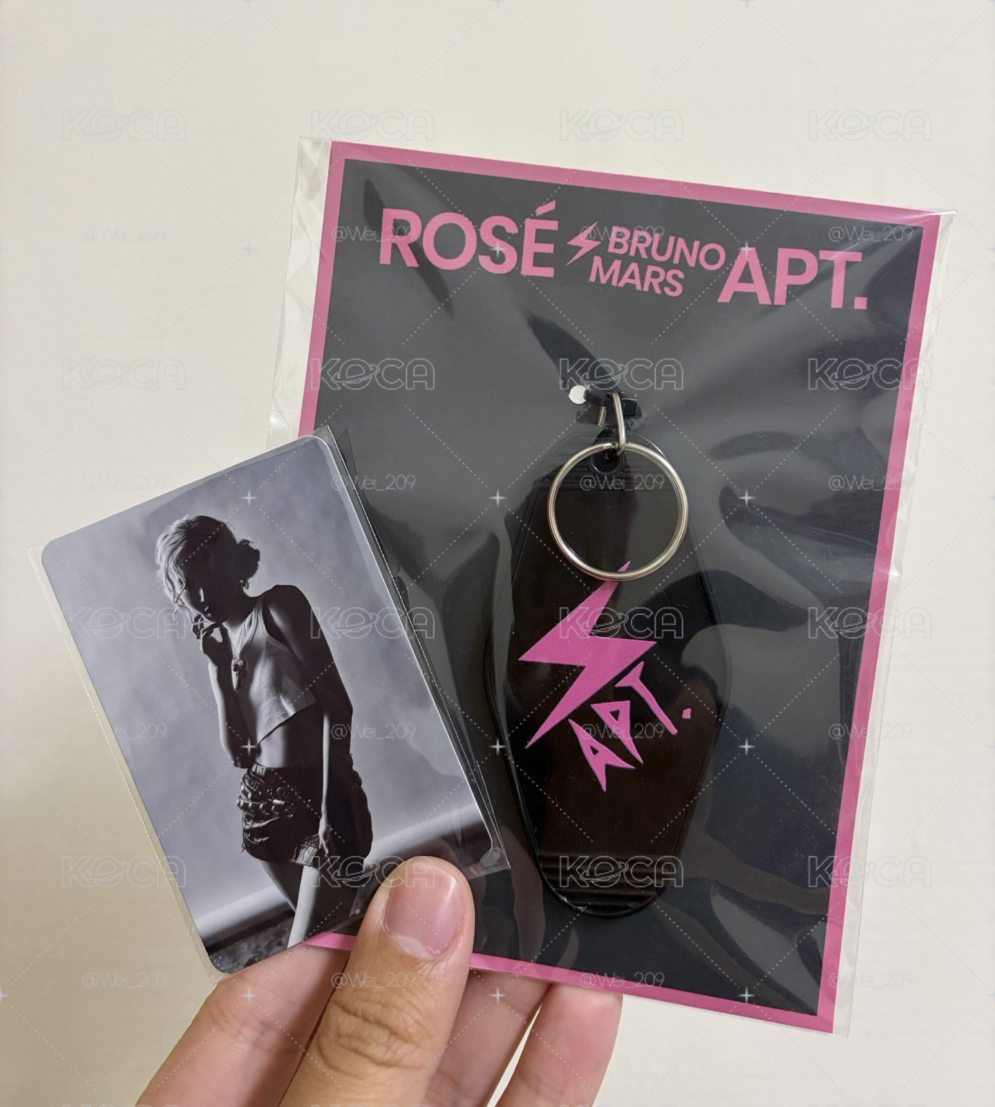 rosie 首爾快閃吊飾含卡（黑）