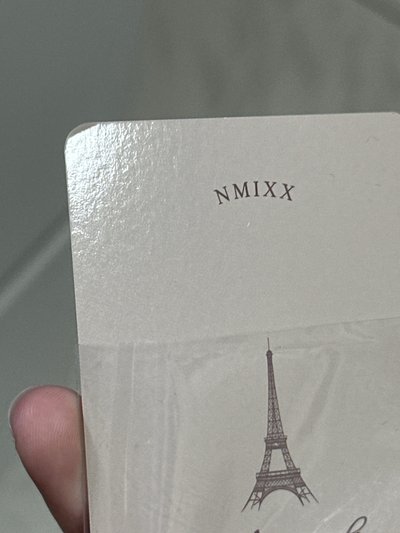 NMIXX 巴黎pb嫄兩張