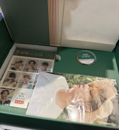 BTS 2021 Season’s Greetings 年曆