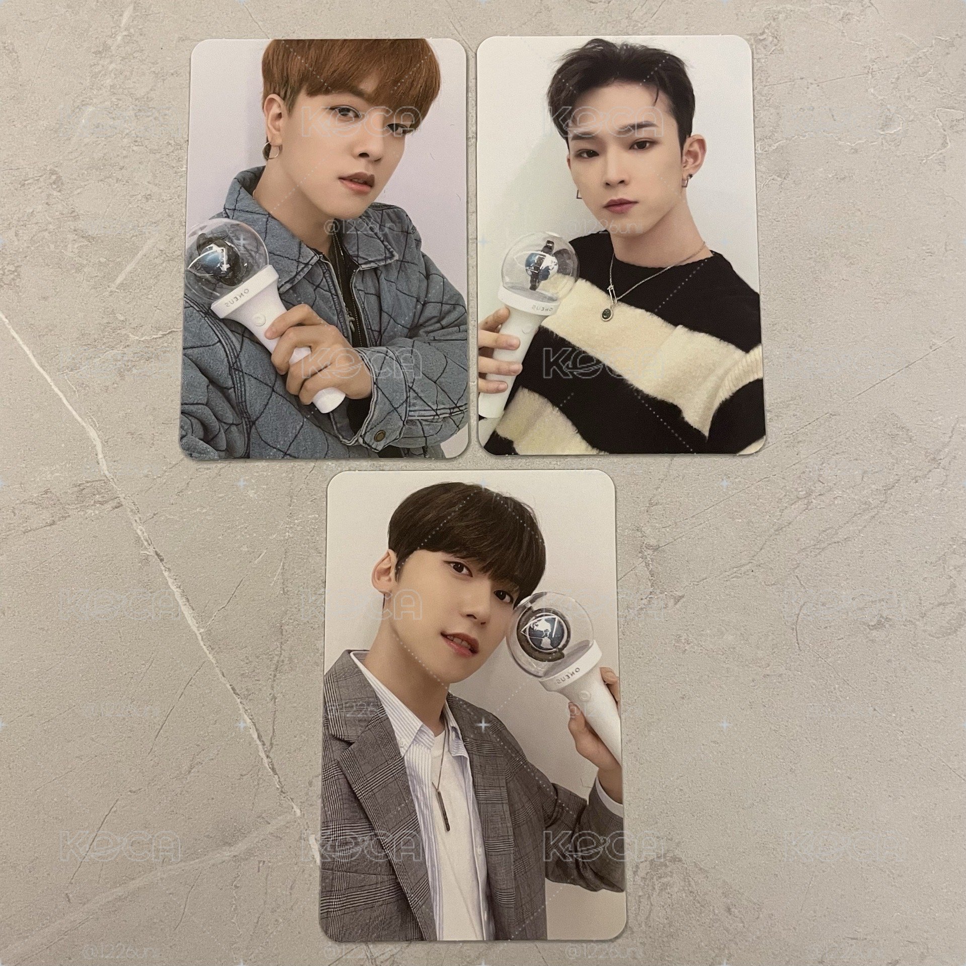 ONEUS 手燈卡