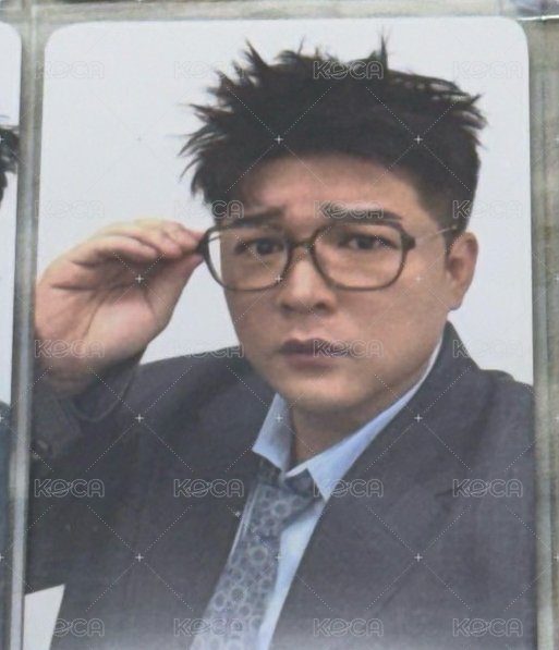 眼鏡皺眉