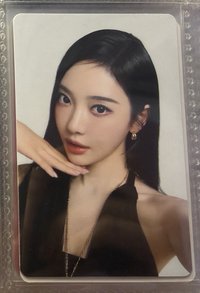 手托下巴寧