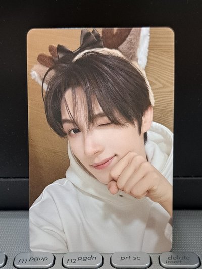 Play Hard yzy 幸運卡 英宰