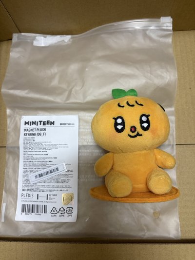 勝寬坐姿娃含綑物