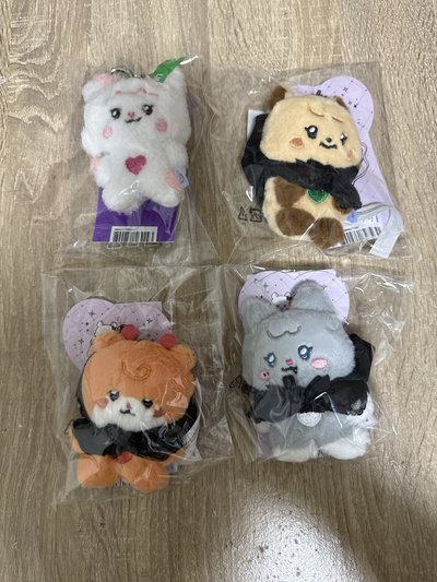 idle 吊飾娃