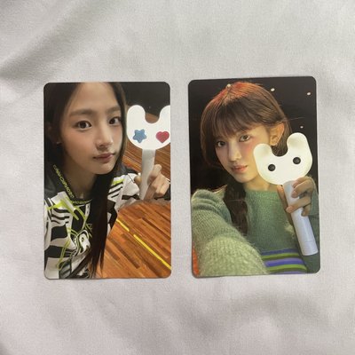 兩張一起 MINJI DANIELLE 手燈卡