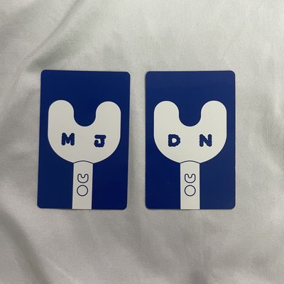 兩張一起 MINJI DANIELLE 手燈卡