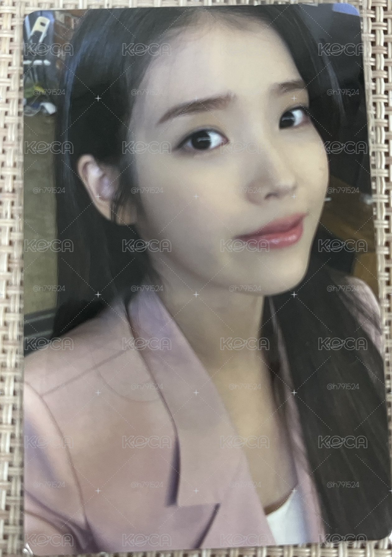 IU 李知恩 Lilac 寫真書