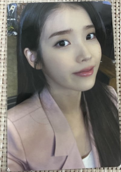 IU 李知恩 Lilac 寫真書