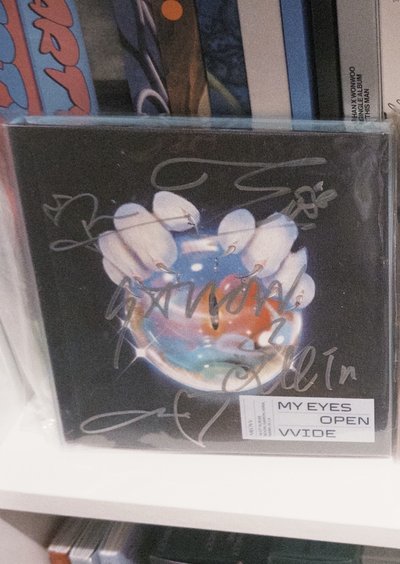 MEOVV 1st EP ALBUM 'MY EYES OPEN VVIDE' mwave 親簽專輯