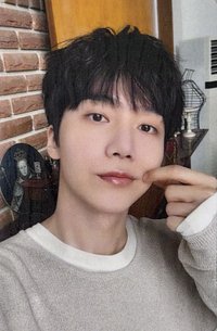 1st KiT Album [𝐿𝑢𝑣 𝟸 𝑀𝑢𝑐ℎ]   1.0 簽售卡 