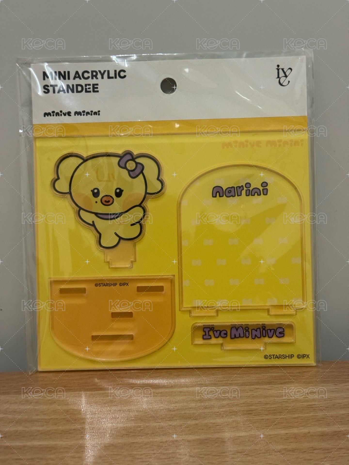 怜 立牌