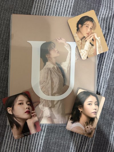 IU April 金卡冊 含小卡 