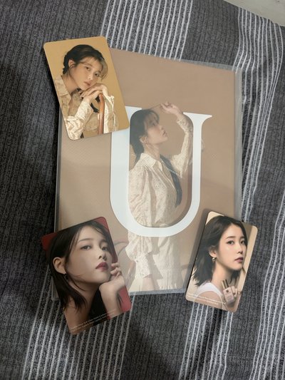 IU April 金卡冊 含小卡 