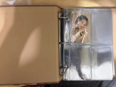 IU April 金卡冊 含小卡 