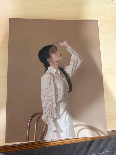 IU April 金卡冊 含小卡 