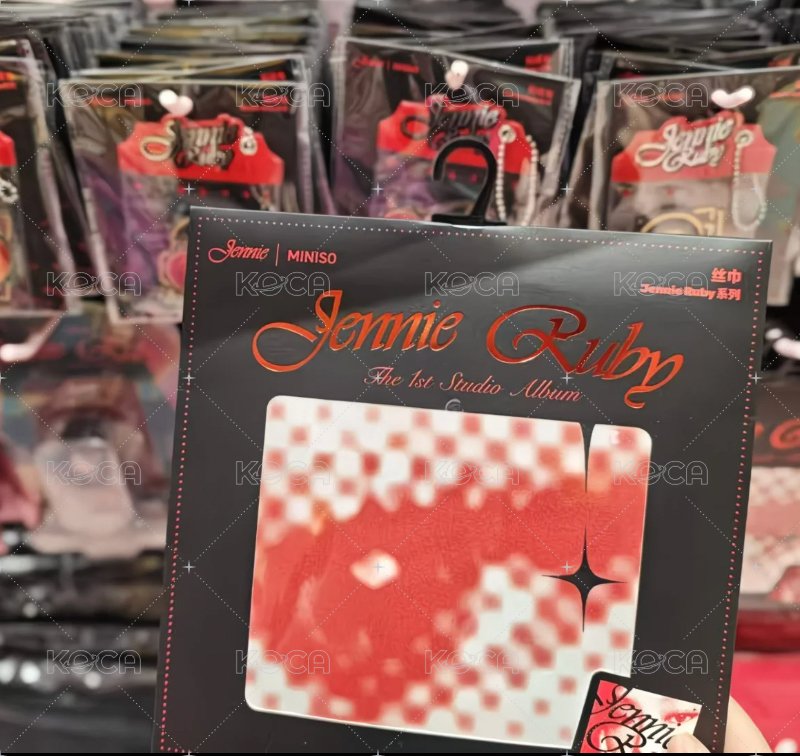Jennie 絲巾