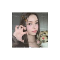 玧