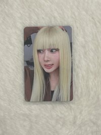金髮摸頭吉
