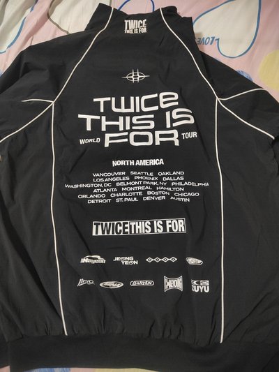Twice 美巡外套 L號