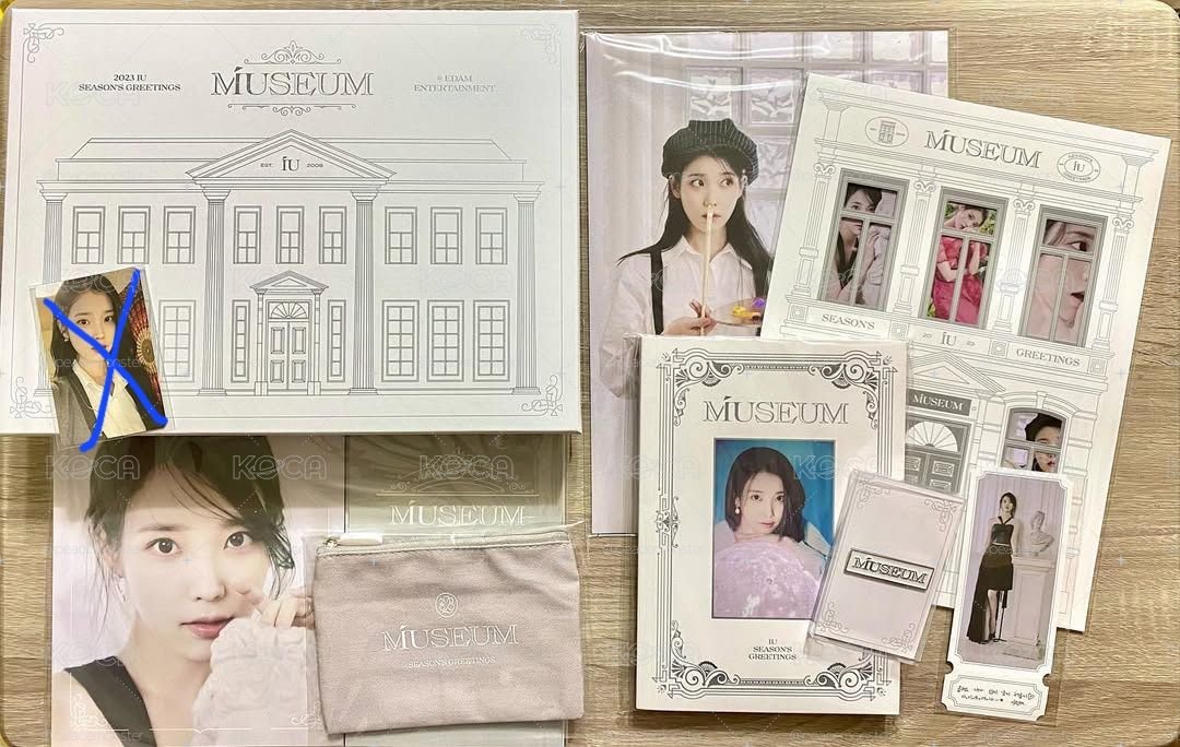 IU 李知恩 2023官方年曆組
