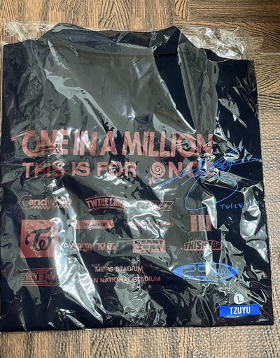 新國立週邊全新子瑜襯衫未拆封過
