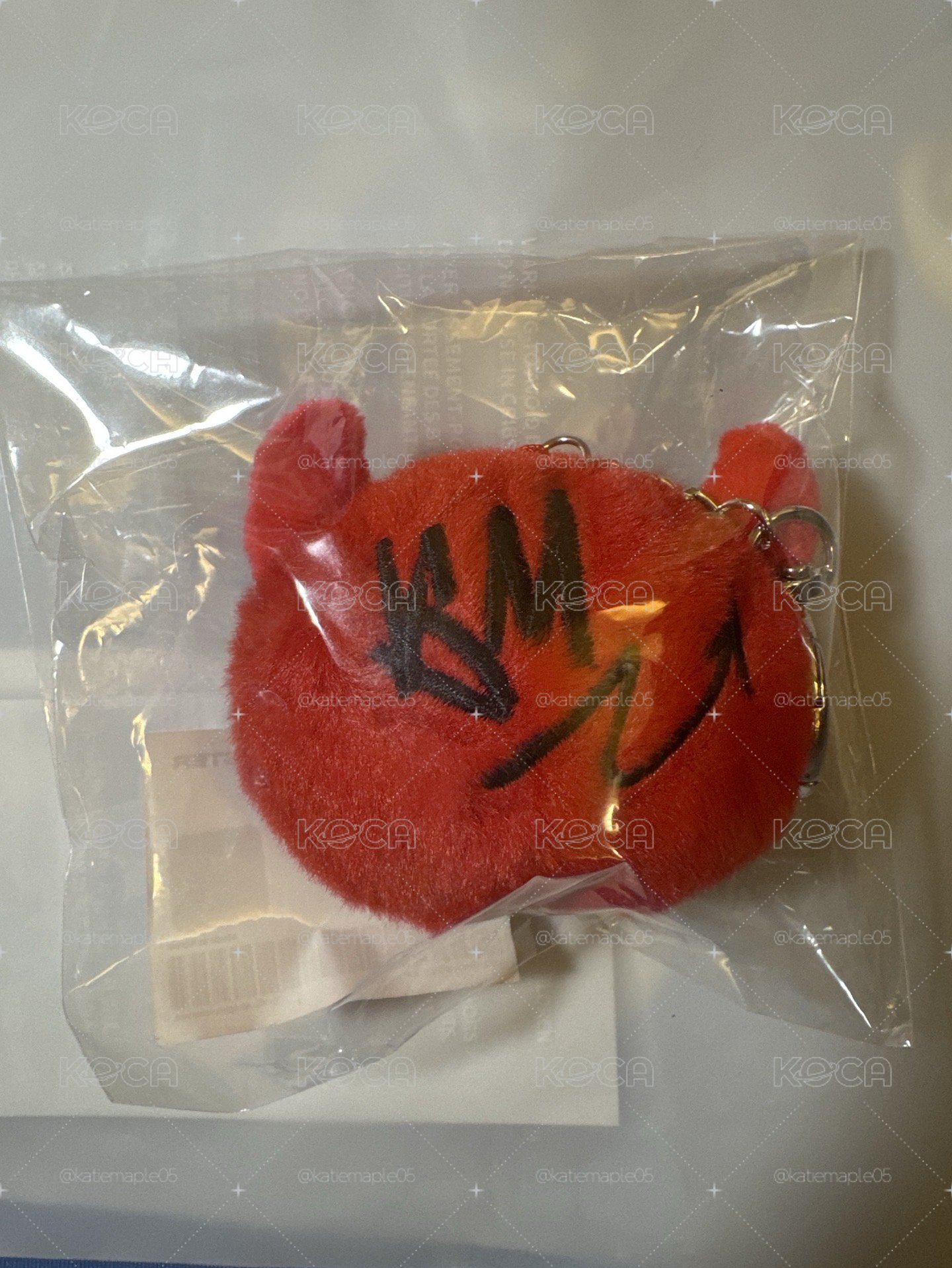 choom 台北快閃店 紅毛球吊飾(無小卡）