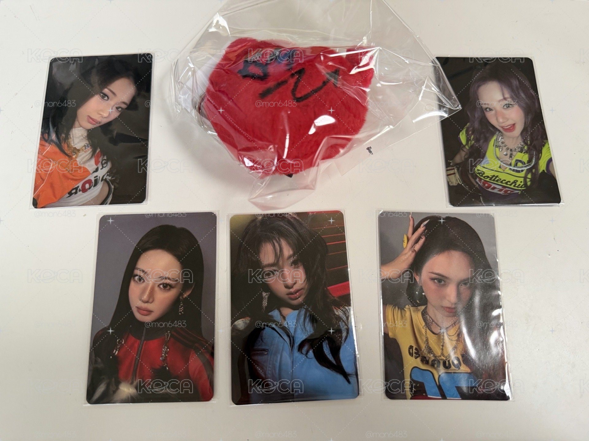 寶怪 CHOOM 絨毛紅球鑰匙圈 周邊卡
