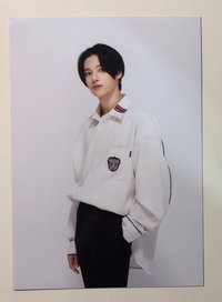 鄭友榮（站著）