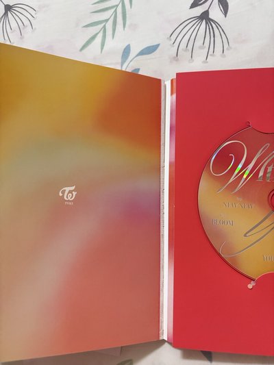 TWICE專輯 （內容物有缺）