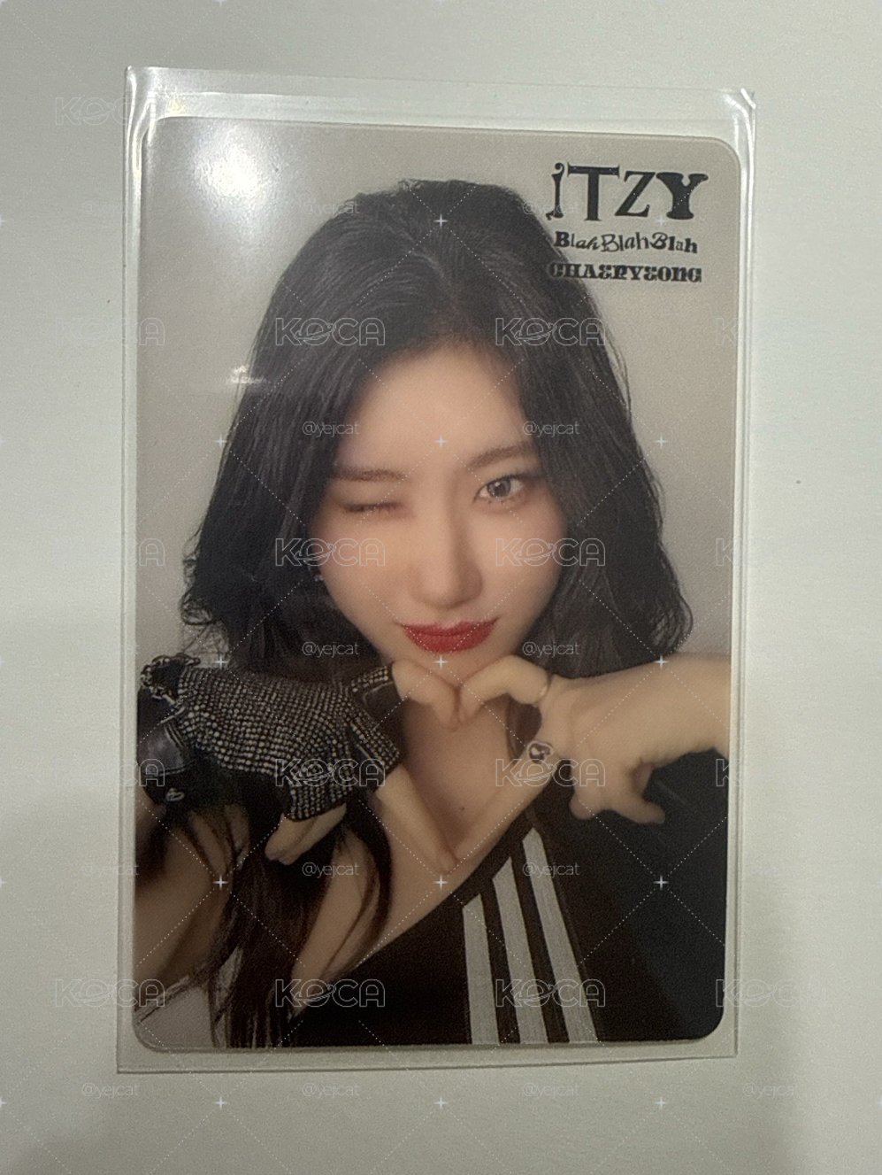ITZY 彩領 日專透卡