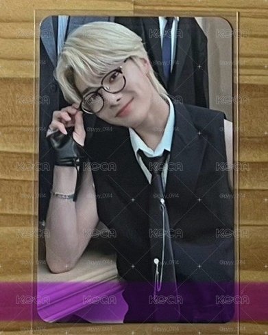 戴眼鏡的白金髮小羊👓