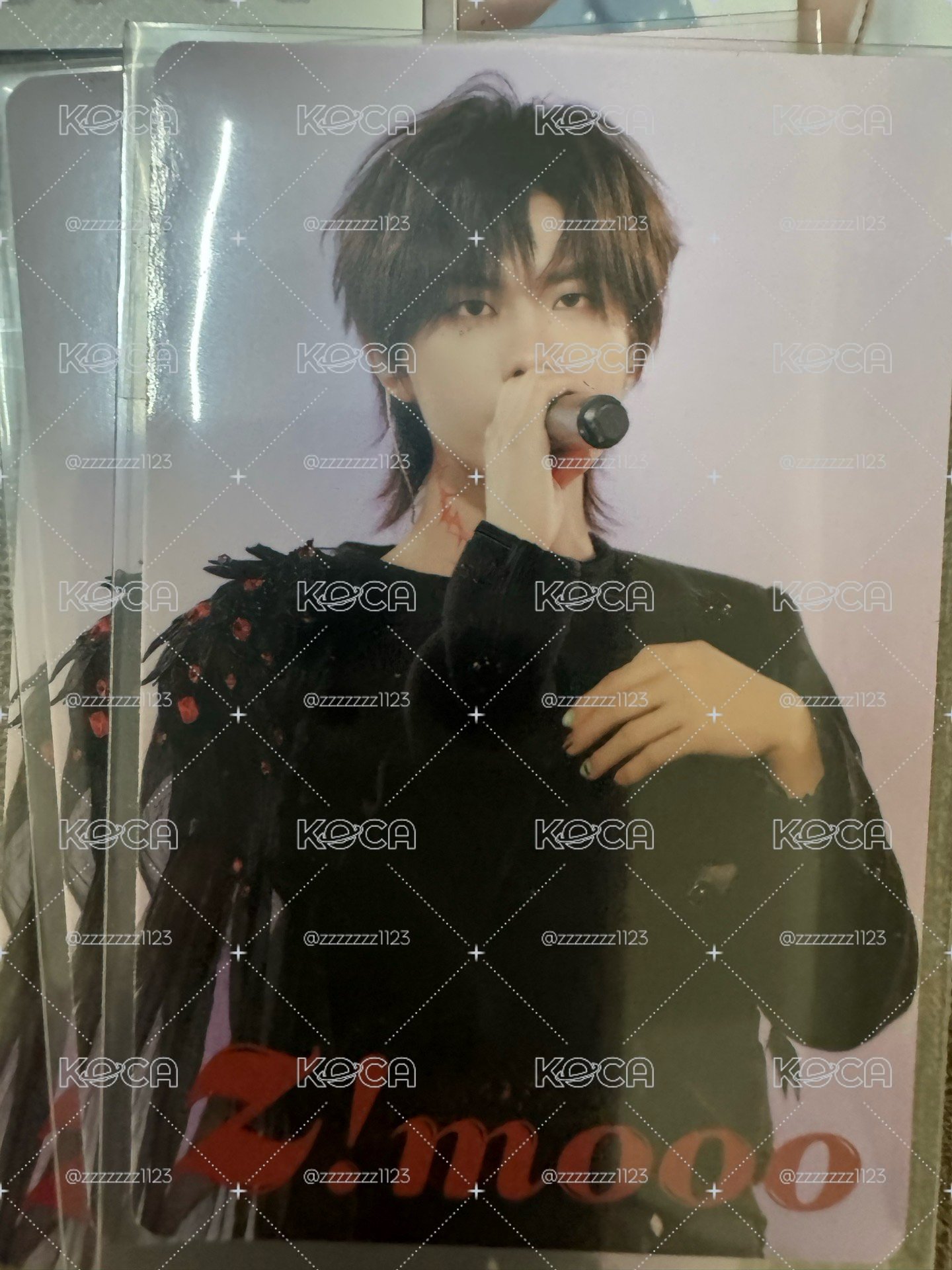 墨新音拿麥卡
