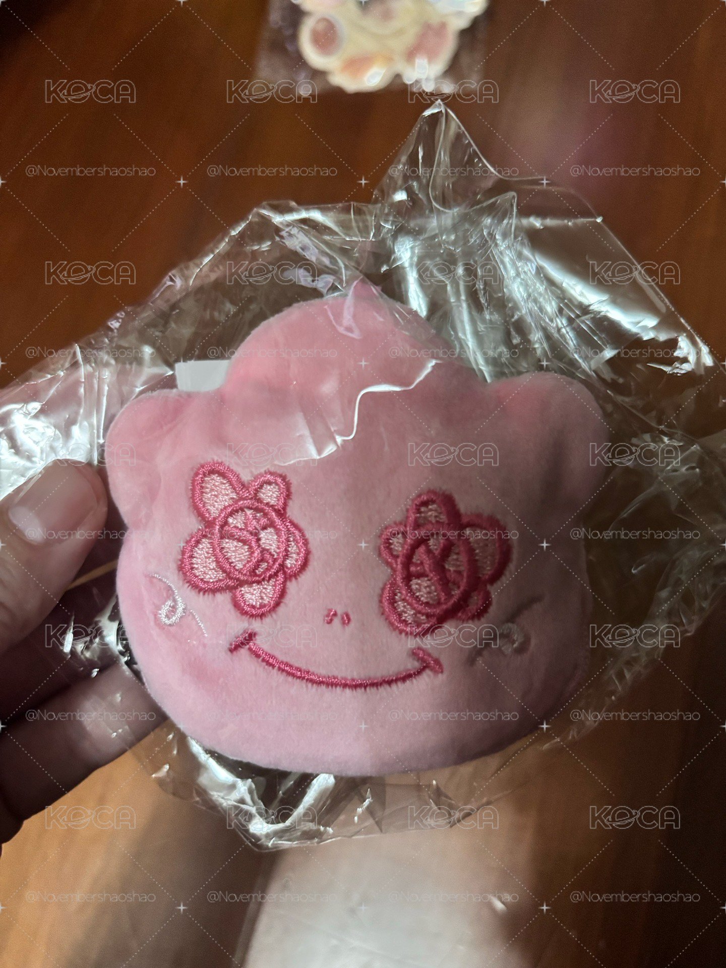 Jisoo x hello kitty 
