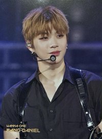 ONE : THE WORLD 演唱會 DVD / CD 卡 