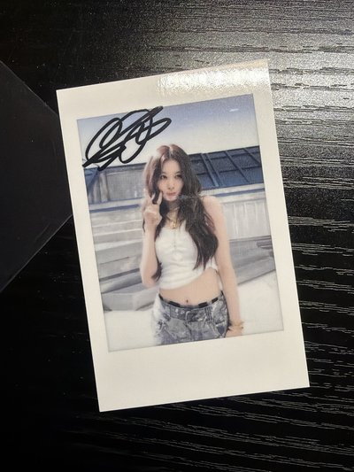 Twice yzy拍立得1.0 Sana